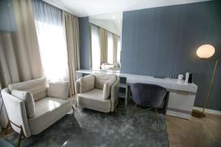 Отель V Hotel Tverskaya Москва Улучшенный номер с кроватью размера king-size-5